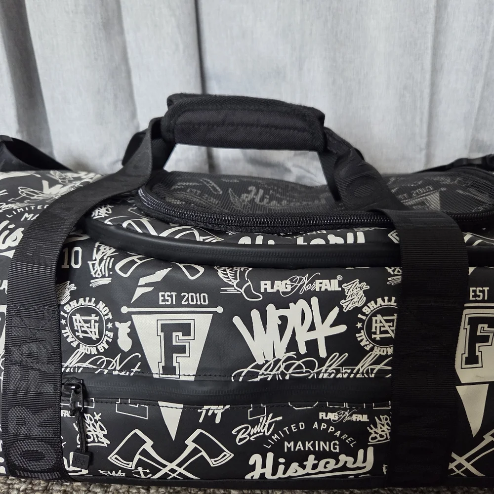Flag Nor Fail Heavy Duty Travel Duffle Bag Black And White All Over Print EUC - Picture 3 of 15